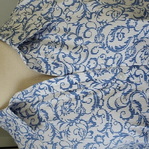 Kim Roger's button-down casual blouse blue and white print. Large, cotto… - Picture 2 of 7
